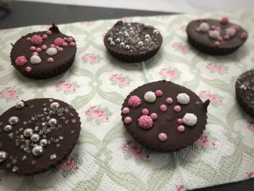 Easy Recipe: Sparkly Chocolate Cups for Mother's Day