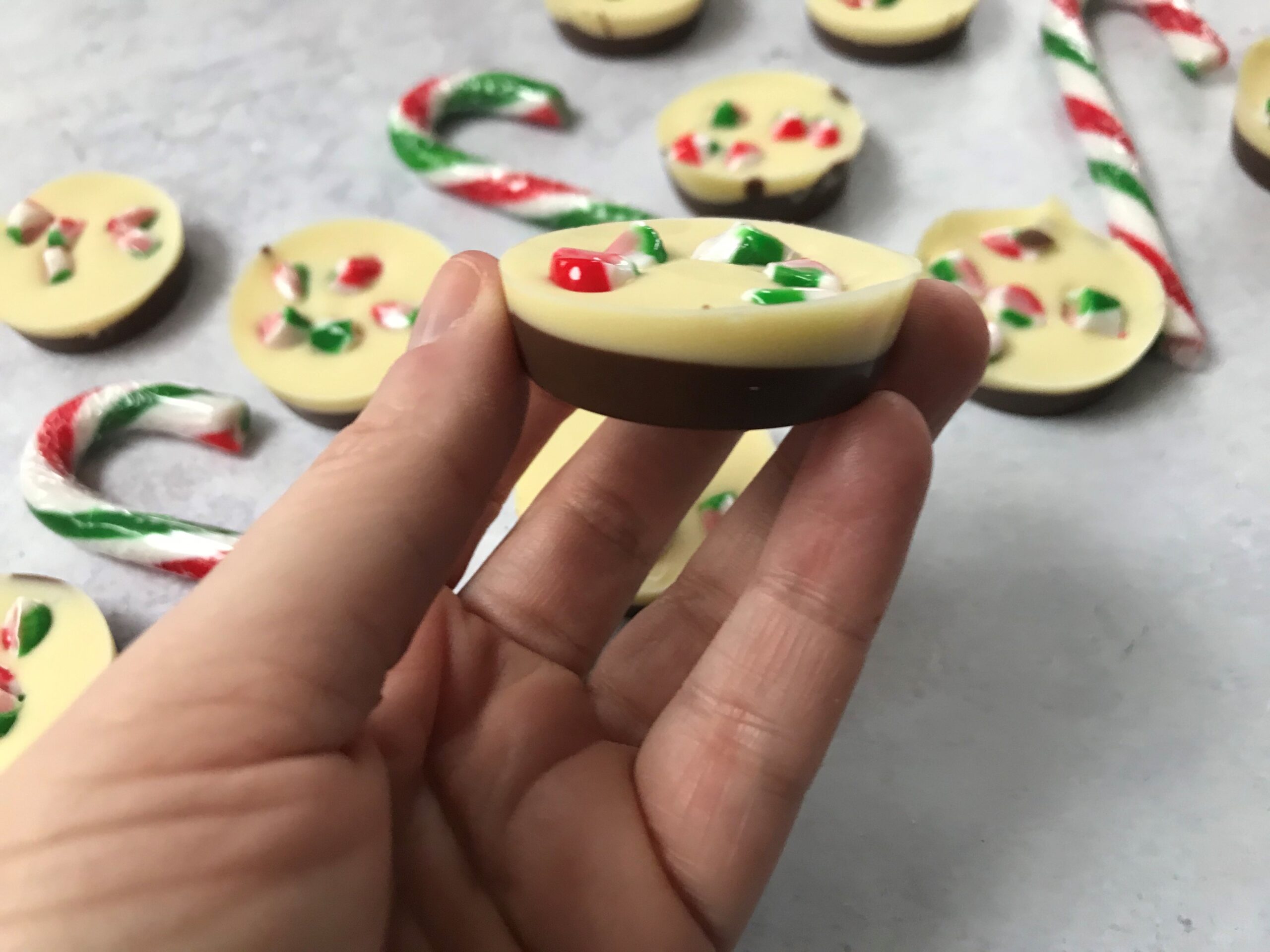 Homemade Gifts: Peppermint Bark Buttons - HodgePodgeDays