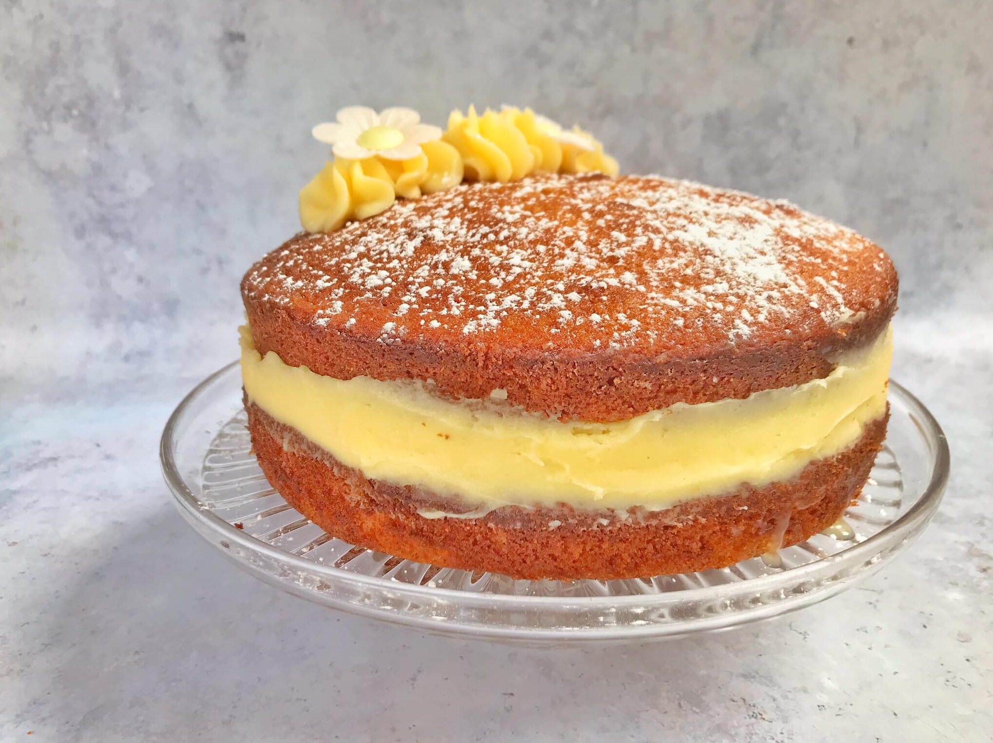 Beautiful Bakes: Lemon Curd Sponge Cake - HodgePodgeDays